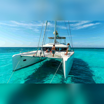 catamaran platinoo todo incluido a isla mujeres para el paseo en snorkel y playa norte desde cancun