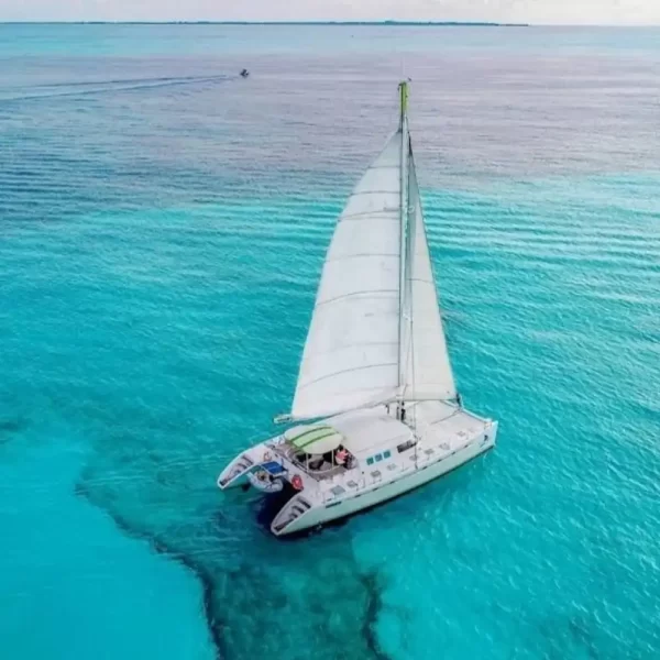 catamaran desde cancun que incluye snorkel y barra libre en el todo incluido