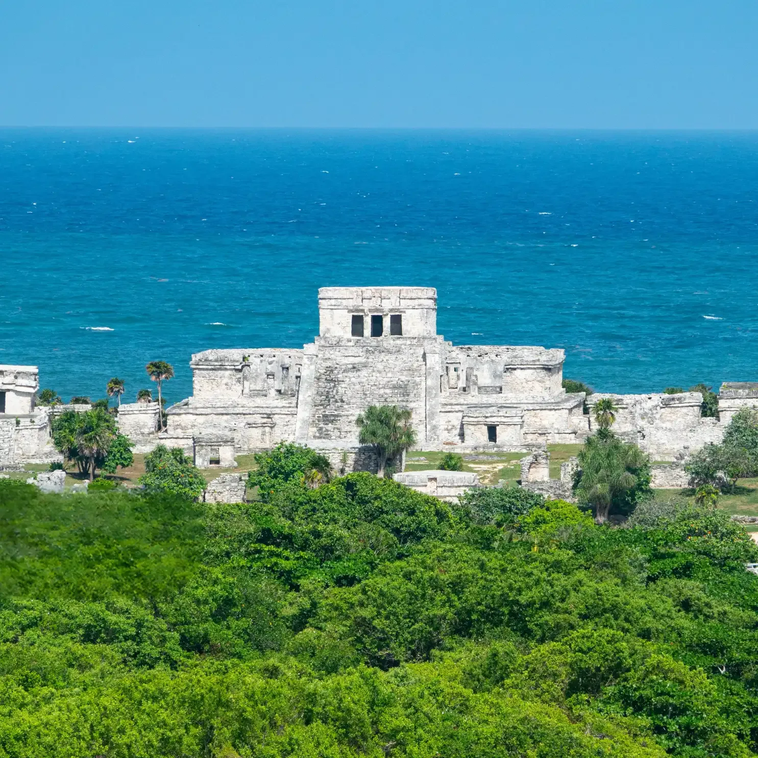 O Castelo de Tulum entre a selva e o mar do Caribe