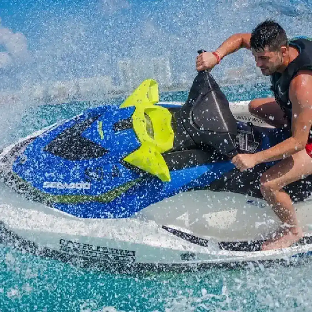 Wave Runner en Cancún: renta de moto acuática