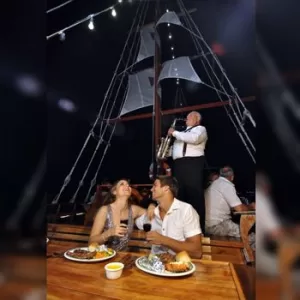 Cena Romantica Columbus LANGOSTA & MAR Y TIERRA